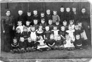 F555 Dorpsschool klassefoto ca 1900